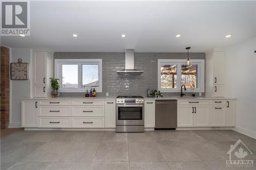 8340 Bank Street, Metcalfe, ON - Indoor Photo Showing Kitchen With Upgraded Kitchen