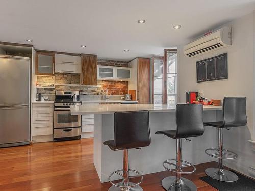 Kitchen - 401-22 Rue Couillard, Québec (La Cité-Limoilou), QC - Indoor Photo Showing Kitchen With Upgraded Kitchen