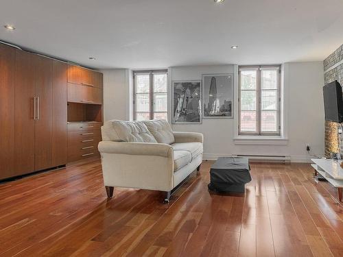 Salon - 401-22 Rue Couillard, Québec (La Cité-Limoilou), QC - Indoor Photo Showing Living Room With Fireplace