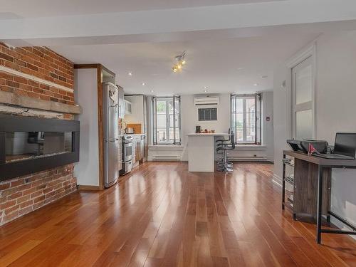 Overall view - 401-22 Rue Couillard, Québec (La Cité-Limoilou), QC - Indoor Photo Showing Living Room With Fireplace