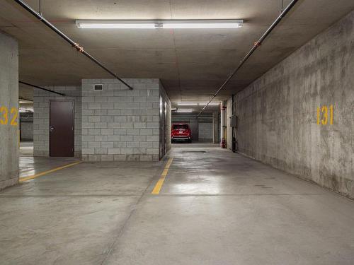 Stationnement - 409-3865 Boul. De Chenonceau, Laval (Chomedey), QC - Indoor Photo Showing Garage
