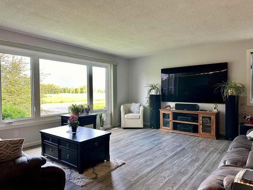 1309 S 611 Highway South, Fort Frances, ON - Indoor Photo Showing Living Room