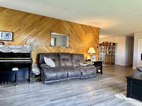 1309 S 611 Highway South, Fort Frances, ON - Indoor Photo Showing Living Room