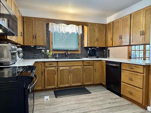 1309 S 611 Highway South, Fort Frances, ON - Indoor Photo Showing Kitchen