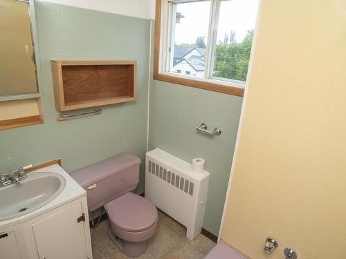 744 Franklin St S, Thunder Bay, ON - Indoor Photo Showing Bathroom