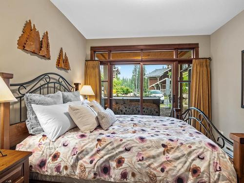 32-5005 Valley Drive, Kamloops, BC - Indoor Photo Showing Bedroom