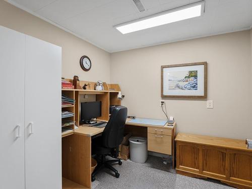 614 Cambridge Cres, Kamloops, BC - Indoor Photo Showing Office