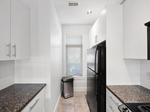 29-130 Colebrook Rd, Kamloops, BC - Indoor Photo Showing Kitchen