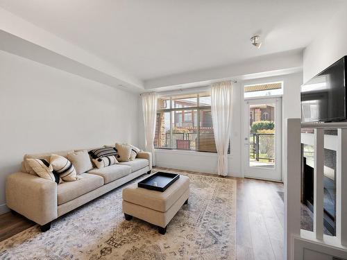 29-130 Colebrook Rd, Kamloops, BC - Indoor Photo Showing Living Room