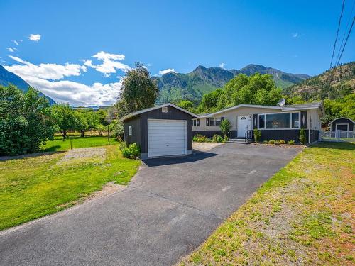 737 Orchard Drive, Lillooet, BC - Outdoor