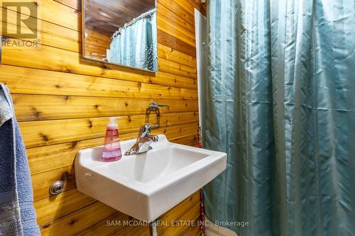 29 Hill Garden Road, Toronto, ON - Indoor Photo Showing Bathroom