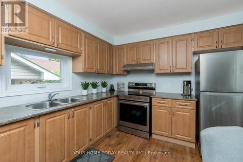 2667 Quill Crescent, Mississauga, ON - Indoor Photo Showing Kitchen With Double Sink