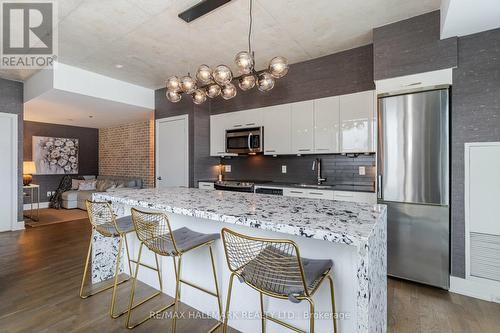 401 - 90 Trinity Street, Toronto, ON - Indoor Photo Showing Kitchen With Upgraded Kitchen