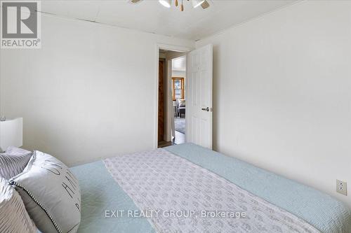 44 Centre Street, Belleville, ON - Indoor Photo Showing Bedroom