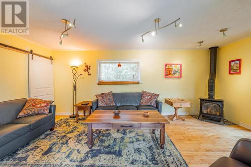 7066 Waverly Street, Hamilton Township, ON - Indoor Photo Showing Living Room With Fireplace