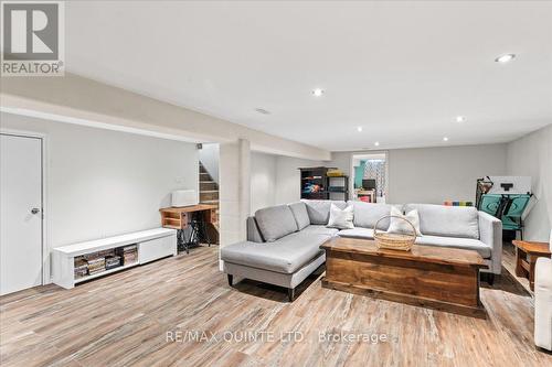 45 James Street, Prince Edward County, ON - Indoor Photo Showing Living Room