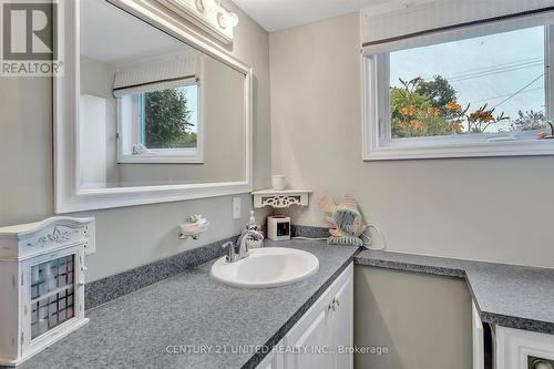 16 Helen Crescent, Kawartha Lakes, ON - Indoor Photo Showing Bathroom