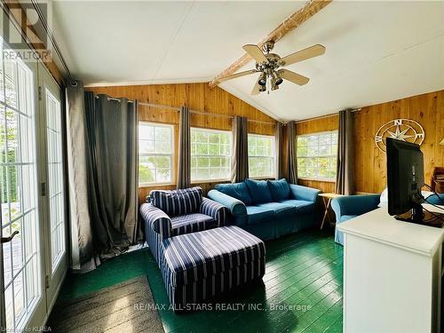 1 Reo Avenue, Kawartha Lakes, ON - Indoor Photo Showing Living Room