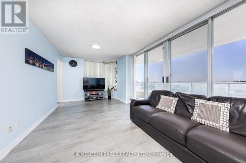 1509 - 400 Mclevin Avenue, Toronto, ON - Indoor Photo Showing Living Room