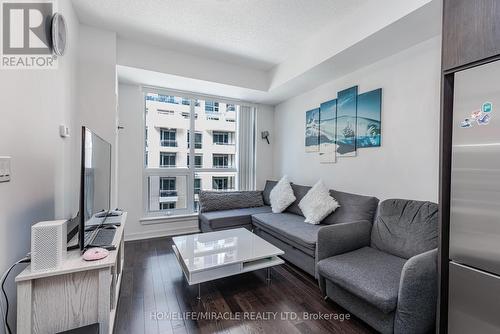 504 Se - 9199 Yonge Street, Richmond Hill, ON - Indoor Photo Showing Living Room