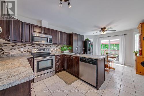 675 James Street, Innisfil, ON - Indoor Photo Showing Kitchen With Upgraded Kitchen