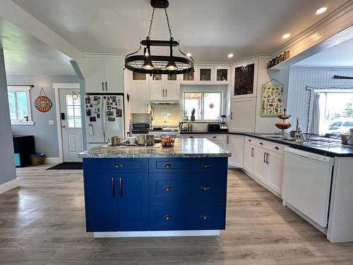 430 Atwood Road, Grand Forks, BC - Indoor Photo Showing Kitchen