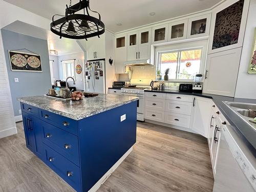 430 Atwood Road, Grand Forks, BC - Indoor Photo Showing Kitchen