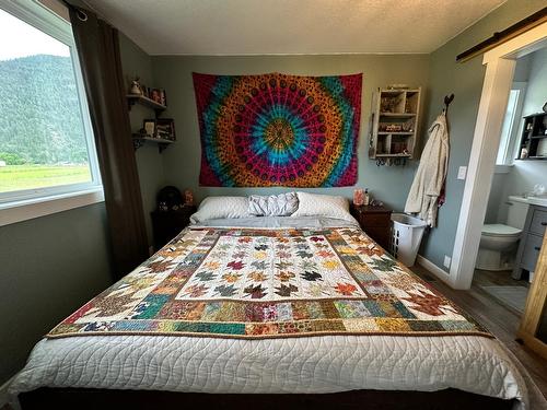 430 Atwood Road, Grand Forks, BC - Indoor Photo Showing Bedroom