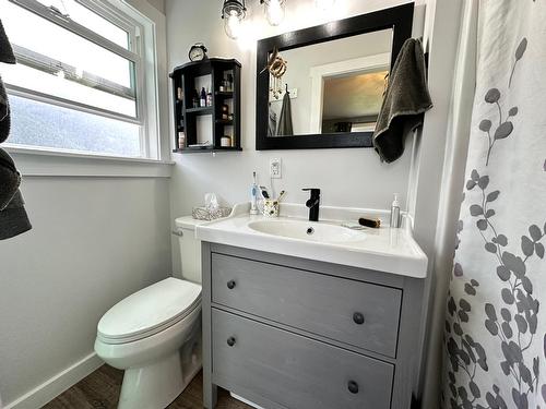 430 Atwood Road, Grand Forks, BC - Indoor Photo Showing Bathroom