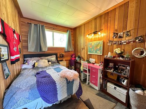 430 Atwood Road, Grand Forks, BC - Indoor Photo Showing Bedroom