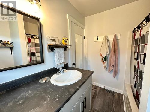 430 Atwood Road, Grand Forks, BC - Indoor Photo Showing Bathroom