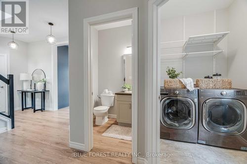 418 Sophia Crescent, London, ON - Indoor Photo Showing Laundry Room