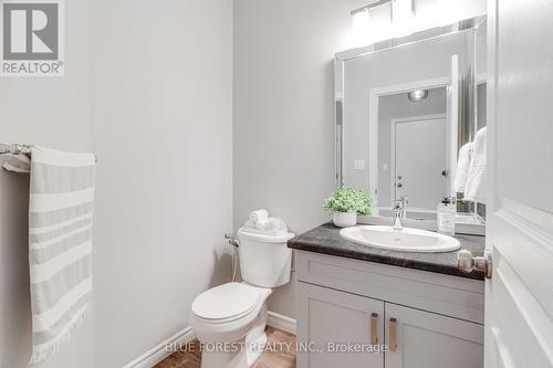 418 Sophia Crescent, London, ON - Indoor Photo Showing Bathroom