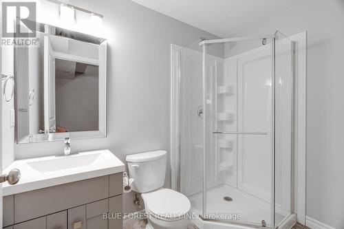 418 Sophia Crescent, London, ON - Indoor Photo Showing Bathroom