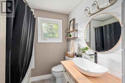 144 Antrim Crescent, London, ON - Indoor Photo Showing Bathroom