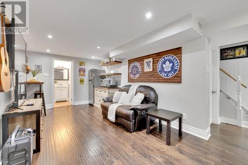 543 Lancelot Crescent, Oshawa, ON - Indoor Photo Showing Living Room