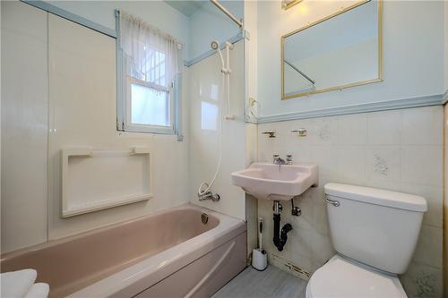 20 Normanhurst Avenue, Hamilton, ON - Indoor Photo Showing Bathroom