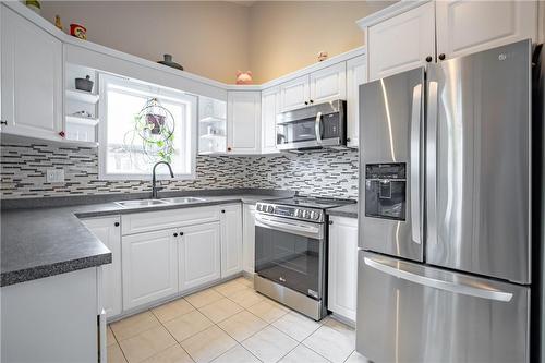 6470 Ker Street, Niagara Falls, ON - Indoor Photo Showing Kitchen With Double Sink With Upgraded Kitchen