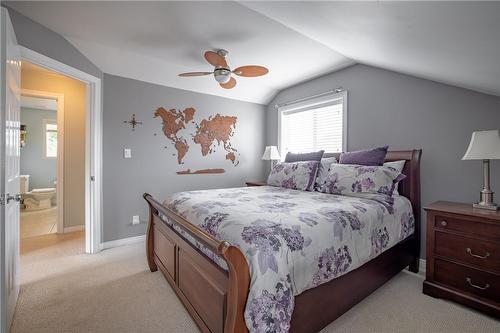 6470 Ker Street, Niagara Falls, ON - Indoor Photo Showing Bedroom