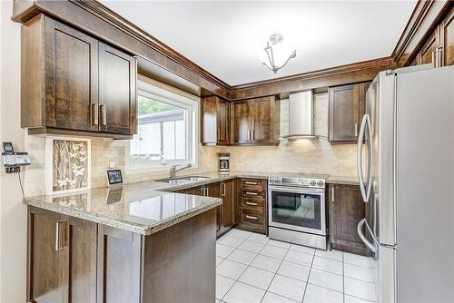 5607 Hannah Street, Burlington, ON - Indoor Photo Showing Kitchen With Upgraded Kitchen
