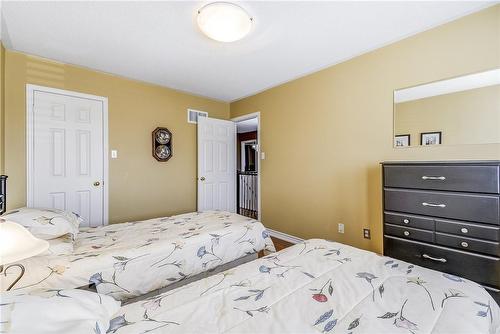 5607 Hannah Street, Burlington, ON - Indoor Photo Showing Bedroom