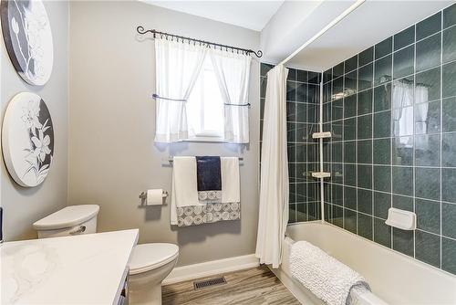 5607 Hannah Street, Burlington, ON - Indoor Photo Showing Bathroom