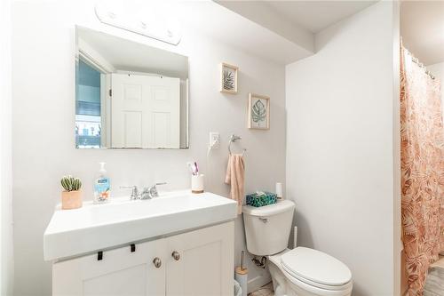 537 Ferguson Avenue N, Hamilton, ON - Indoor Photo Showing Bathroom