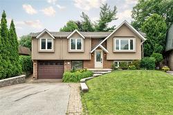 672 MACLAREN Drive  Burlington, ON L7N 2Z2