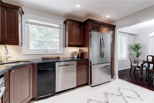 672 Maclaren Drive, Burlington, ON - Indoor Photo Showing Kitchen