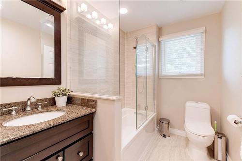672 Maclaren Drive, Burlington, ON - Indoor Photo Showing Bathroom