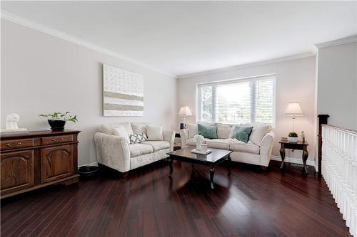 672 Maclaren Drive, Burlington, ON - Indoor Photo Showing Living Room