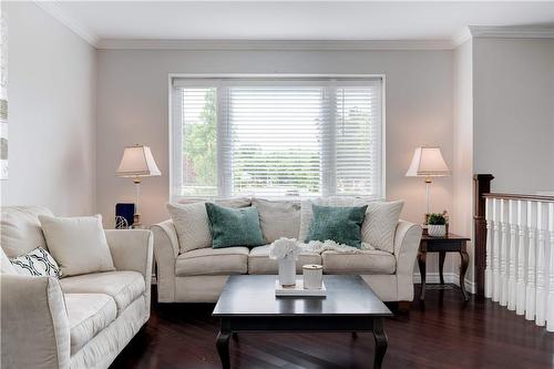 672 Maclaren Drive, Burlington, ON - Indoor Photo Showing Living Room