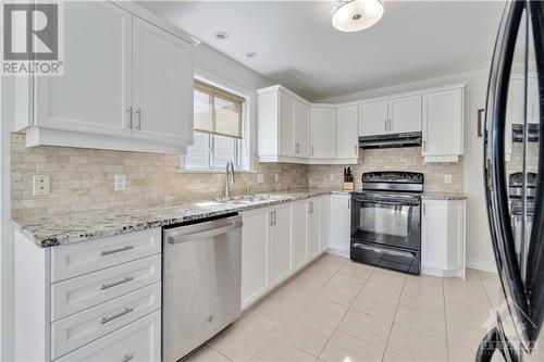 43 Comba Drive, Carleton Place, ON - Indoor Photo Showing Kitchen With Upgraded Kitchen