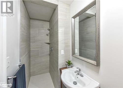 872 11Th Line N, Oro-Medonte, ON - Indoor Photo Showing Bathroom